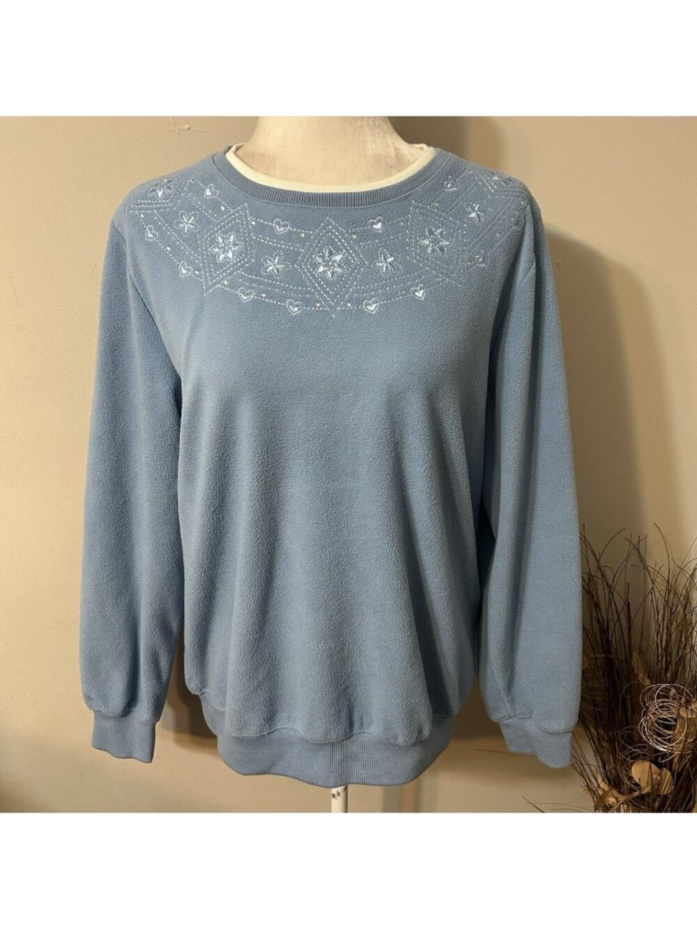 Alfred Dunner Women Blue Fleece Sweatshirt Embellished Neck Star Embroidery Sz M